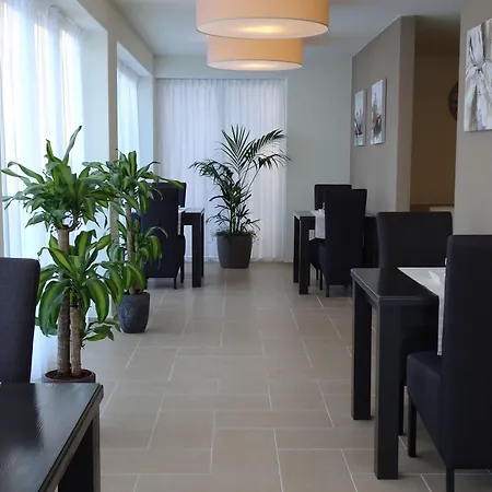 Garni Am Lindenhof 公寓式酒店 4*