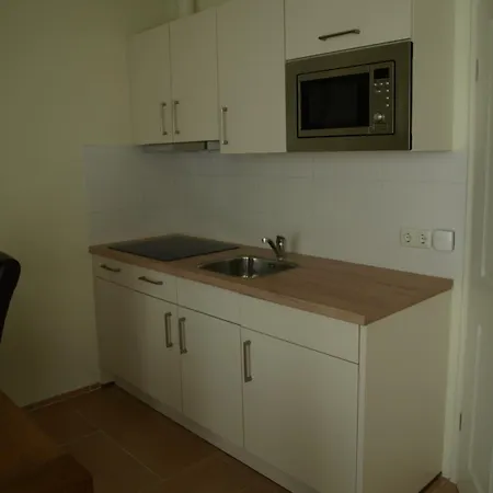 Garni Am Lindenhof 4*